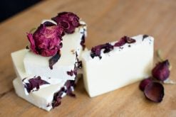Jabónes naturales artesanales y shampoos sólidos Mama Bruja Geranio Rosa y Rosas
