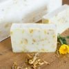 Jabón naturales artesanal y shampoos sólidos Mama Bruja Caléndula y Manzanilla